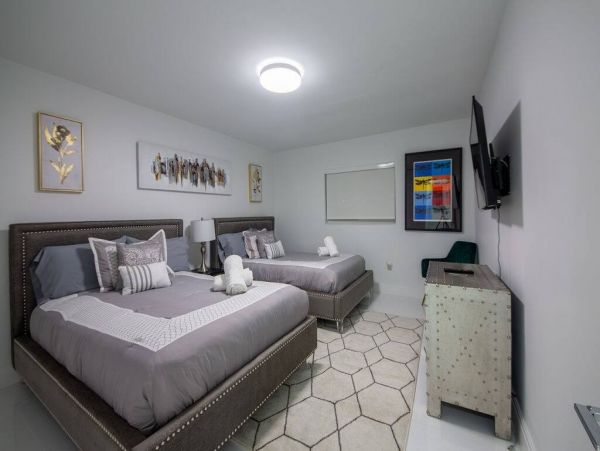 Four Bedroom Hollywood Modern Vacation Rental Private Pool