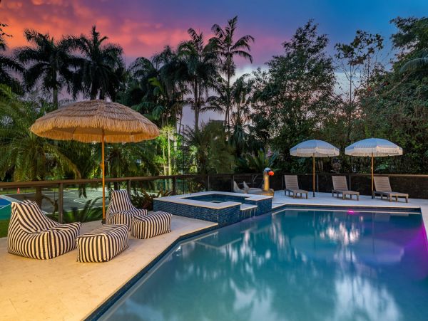 Gorgeous Vacation Rental with 5 Bedrooms & Pool