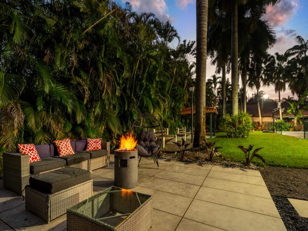 Gorgeous Vacation Rental with 5 Bedrooms & Pool