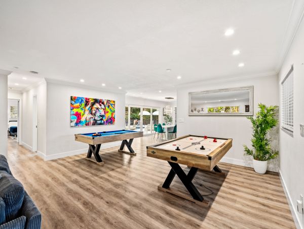 Gorgeous Vacation Rental with 5 Bedrooms & Pool