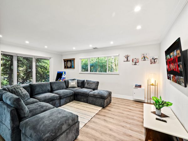 Gorgeous Vacation Rental with 5 Bedrooms & Pool