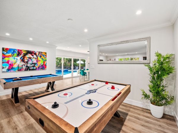 Gorgeous Vacation Rental with 5 Bedrooms & Pool