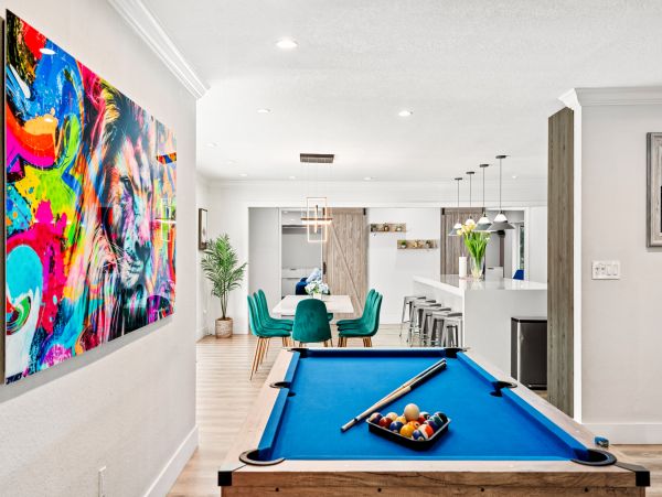 Gorgeous Vacation Rental with 5 Bedrooms & Pool