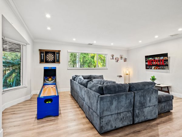 Gorgeous Vacation Rental with 5 Bedrooms & Pool