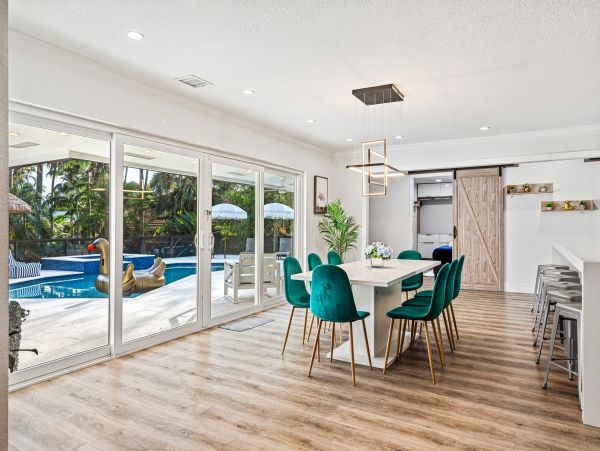 Gorgeous Vacation Rental with 5 Bedrooms & Pool