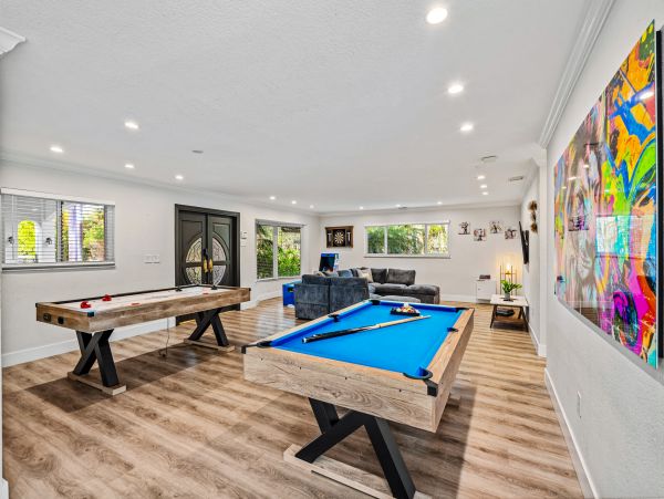 Gorgeous Vacation Rental with 5 Bedrooms & Pool