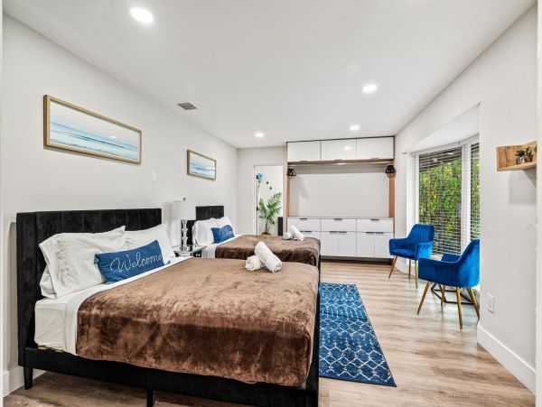 Gorgeous Vacation Rental with 5 Bedrooms & Pool