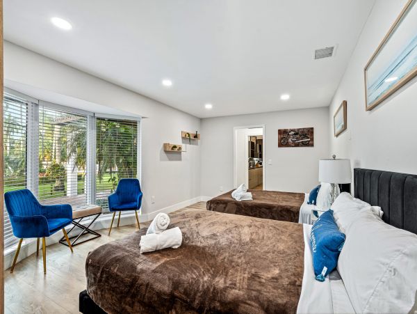 Gorgeous Vacation Rental with 5 Bedrooms & Pool