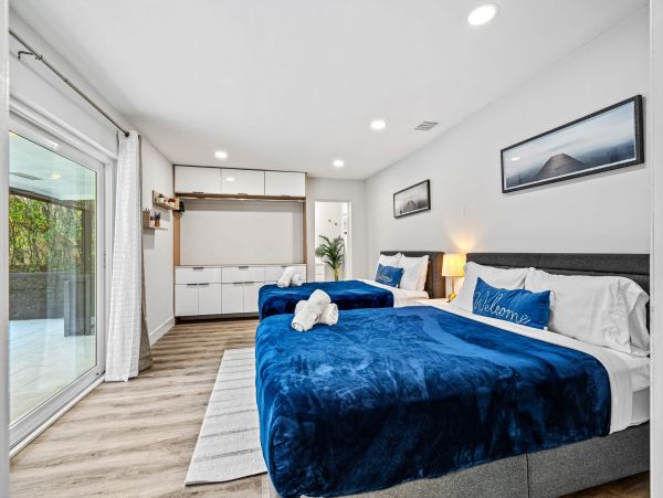Gorgeous Vacation Rental with 5 Bedrooms & Pool