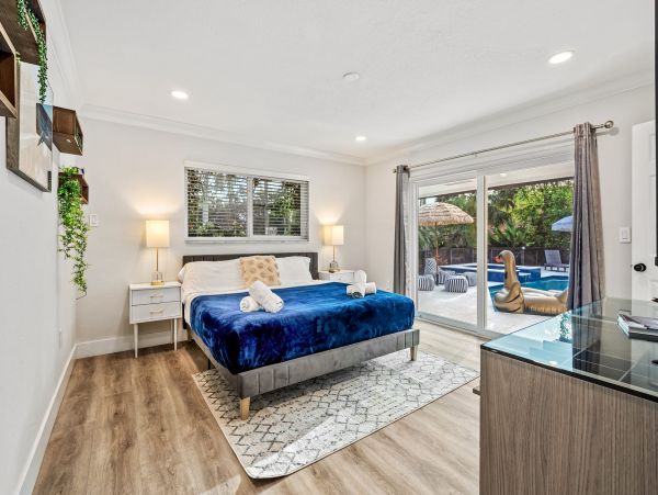 Gorgeous Vacation Rental with 5 Bedrooms & Pool