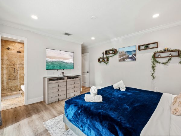 Gorgeous Vacation Rental with 5 Bedrooms & Pool