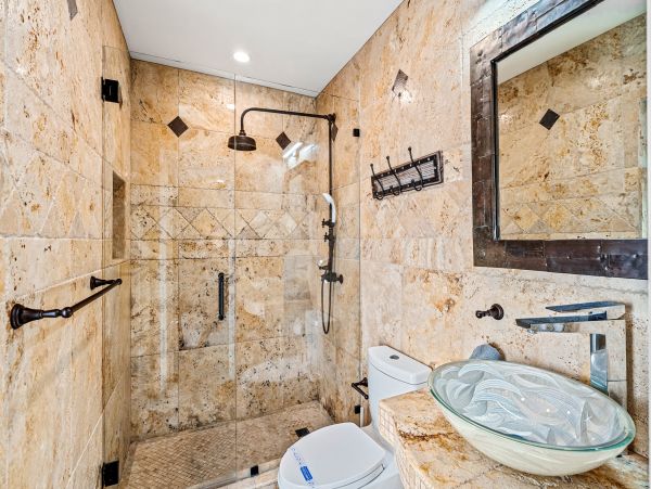 Gorgeous Vacation Rental with 5 Bedrooms & Pool