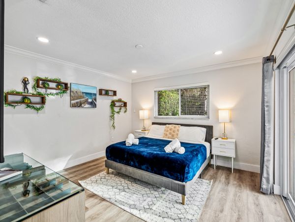 Gorgeous Vacation Rental with 5 Bedrooms & Pool