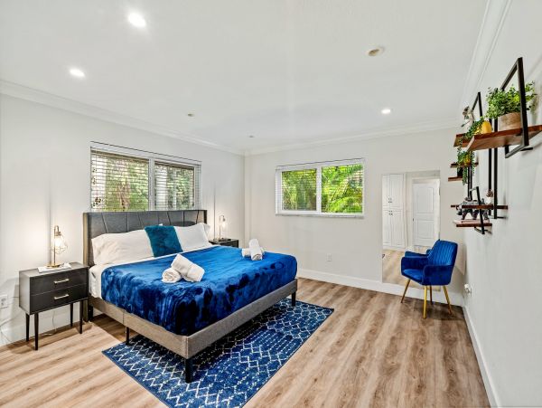 Gorgeous Vacation Rental with 5 Bedrooms & Pool