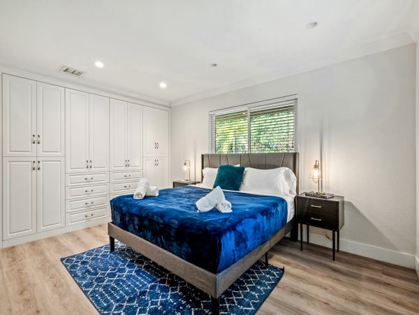 Gorgeous Vacation Rental with 5 Bedrooms & Pool