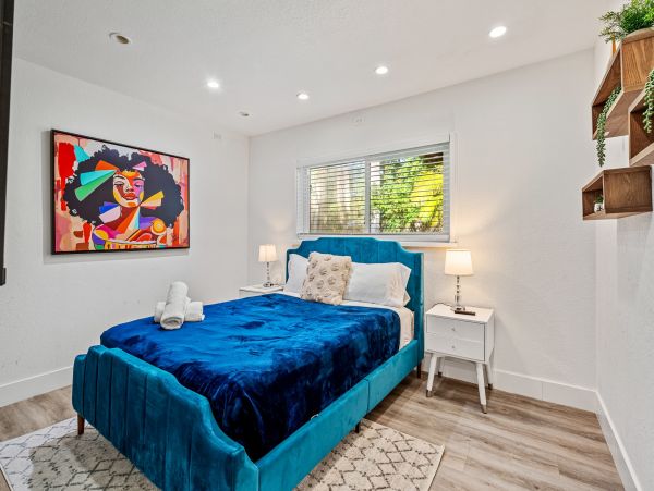 Gorgeous Vacation Rental with 5 Bedrooms & Pool