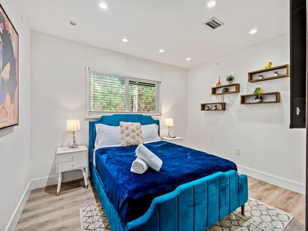 Gorgeous Vacation Rental with 5 Bedrooms & Pool