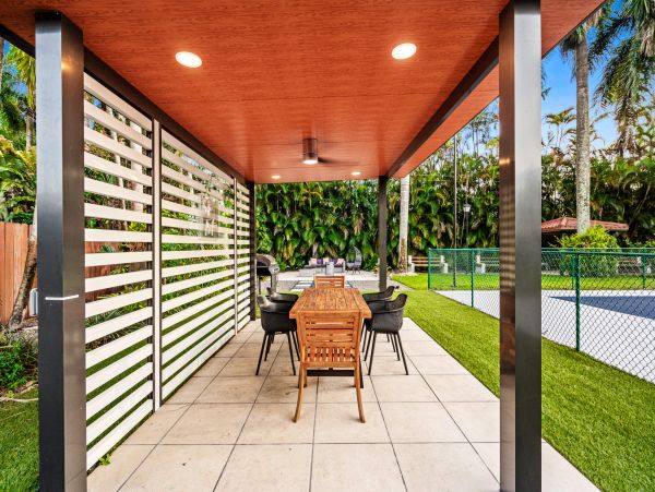 Gorgeous Vacation Rental with 5 Bedrooms & Pool
