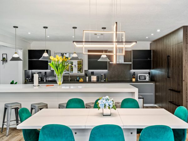 Gorgeous Vacation Rental with 5 Bedrooms & Pool