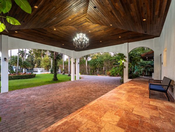 Gorgeous Vacation Rental with 5 Bedrooms & Pool