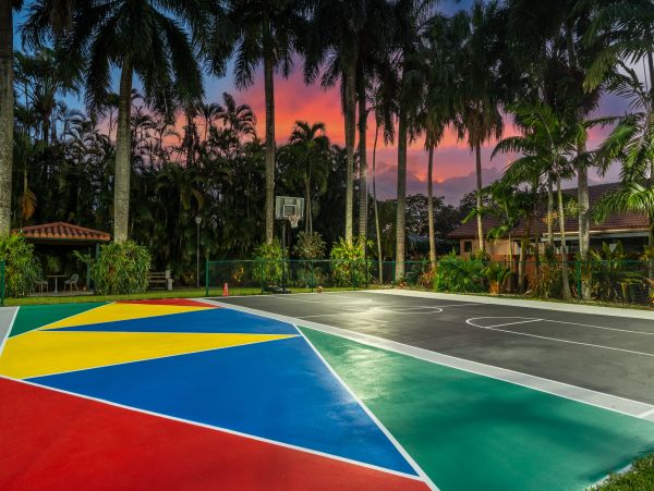 Gorgeous Vacation Rental with 5 Bedrooms & Pool