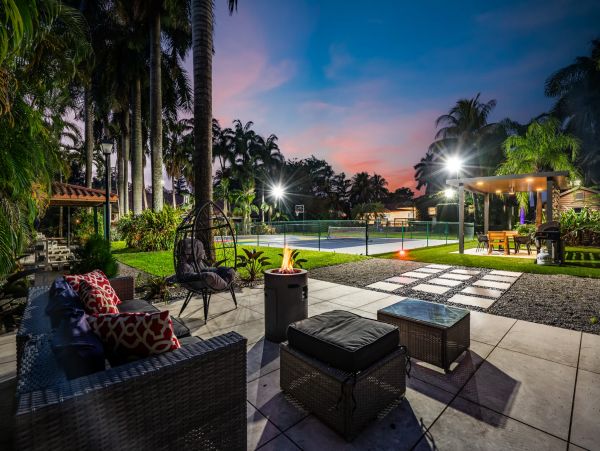 Gorgeous Vacation Rental with 5 Bedrooms & Pool