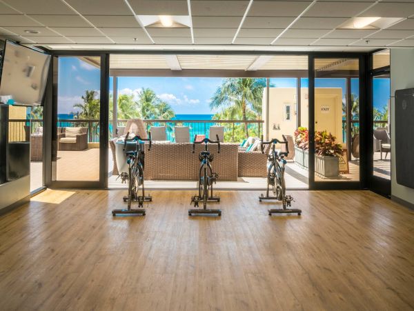 Oceanfront Two Bedroom Vacation Condo in Honolulu