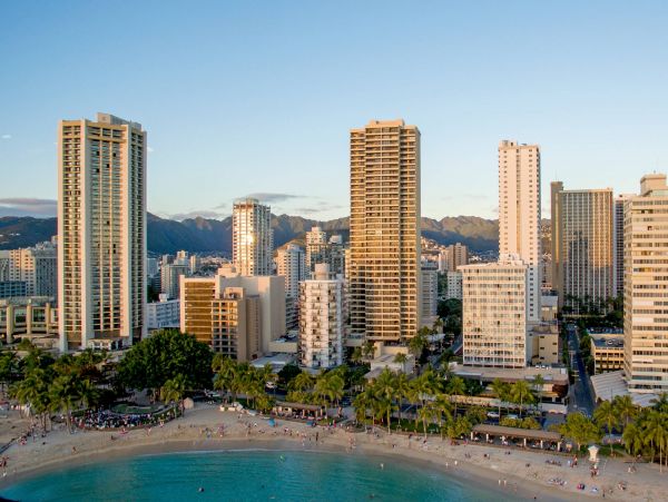 Oceanfront Two Bedroom Vacation Condo in Honolulu
