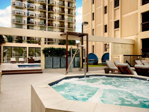 Oceanfront Two Bedroom Vacation Condo in Honolulu