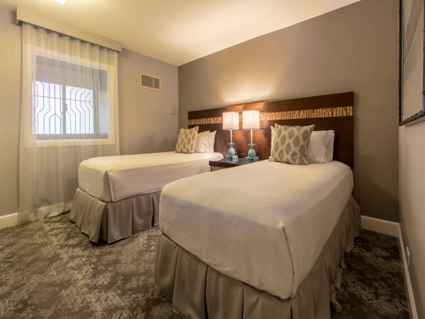 Oceanfront Two Bedroom Vacation Condo in Honolulu