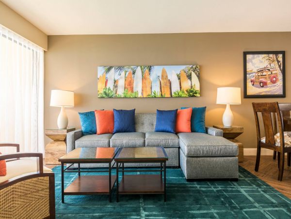 Oceanfront Two Bedroom Vacation Condo in Honolulu