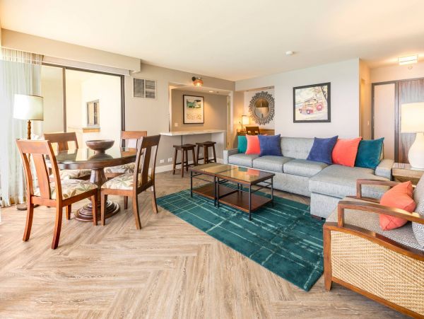 Oceanfront Two Bedroom Vacation Condo in Honolulu