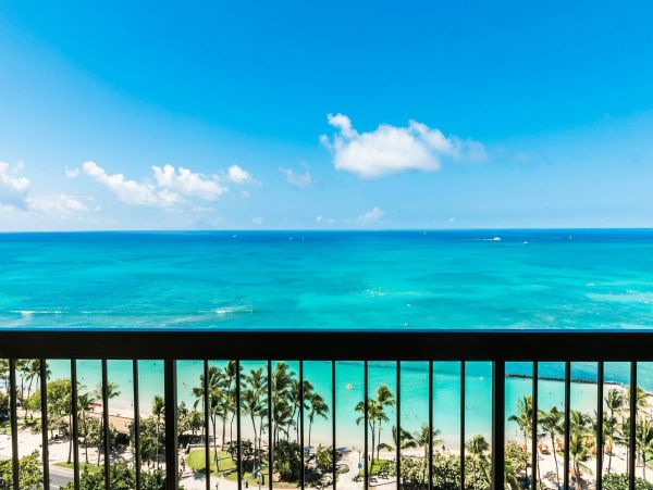 Oceanfront Two Bedroom Vacation Condo in Honolulu