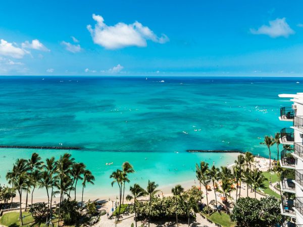 Oceanfront Two Bedroom Vacation Condo in Honolulu