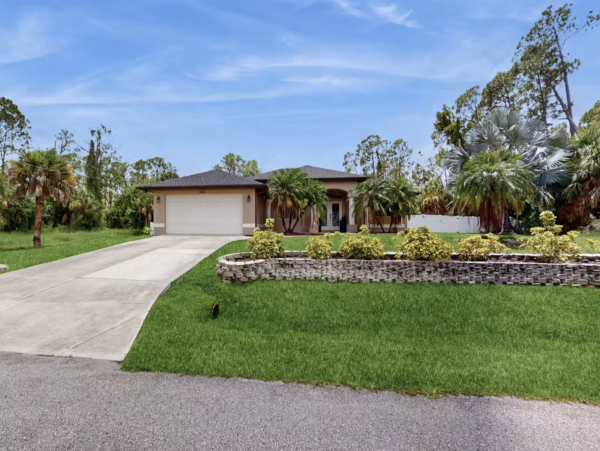 North Port Beautiful Home with Private Pool, Lanai & Pool Table