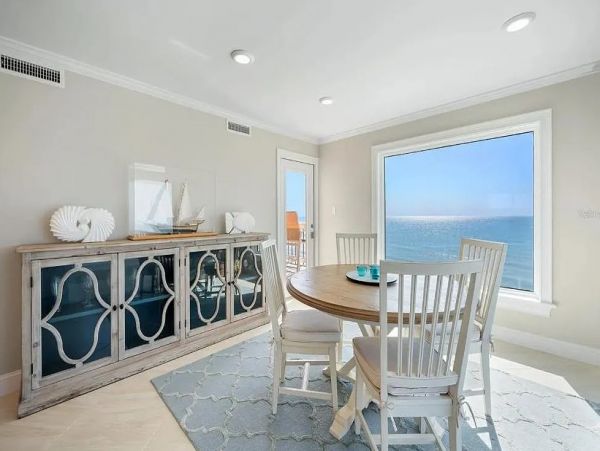 Beachfront Three Bedroom vacation Condo in Longboat Key