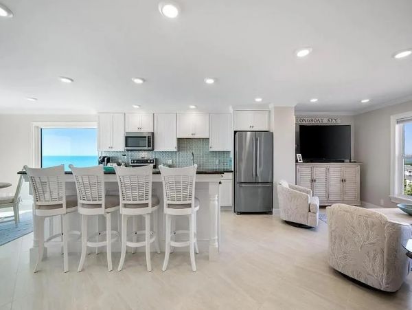 Beachfront Three Bedroom vacation Condo in Longboat Key