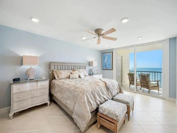 Beachfront Three Bedroom vacation Condo in Longboat Key