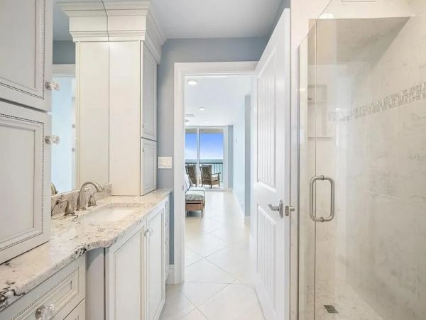 Beachfront Three Bedroom vacation Condo in Longboat Key