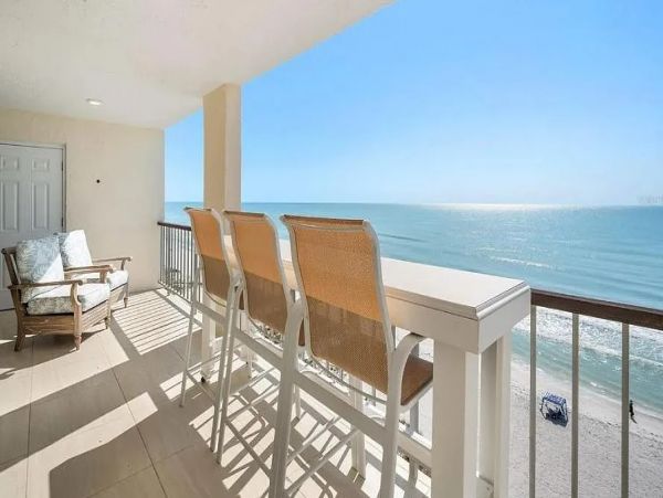 Beachfront Three Bedroom vacation Condo in Longboat Key