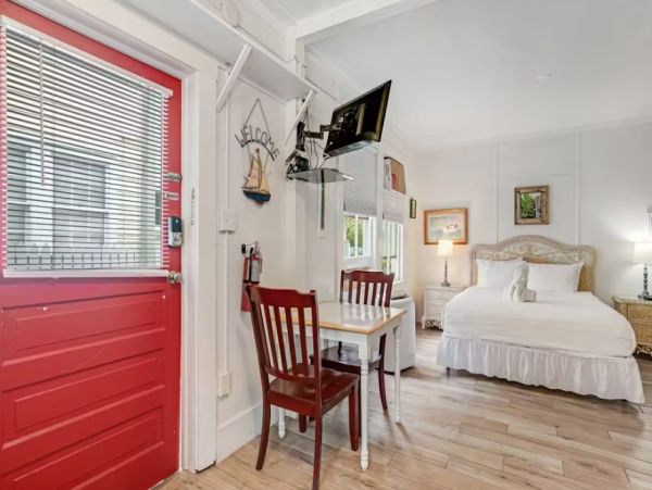 Key West Walk to Beach Three Condos Sleeps 14