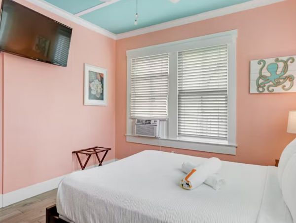 Key West Walk to Beach Three Condos Sleeps 14