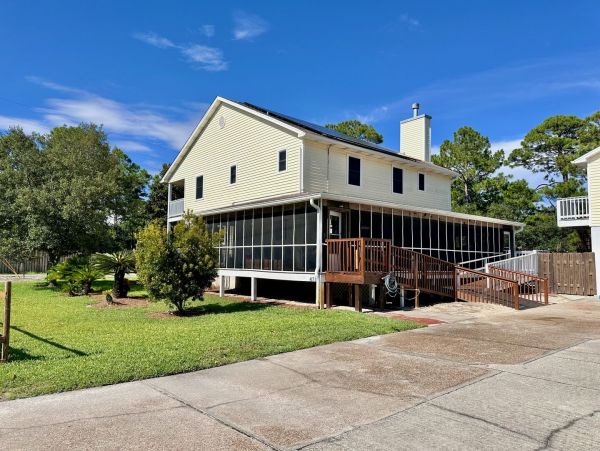 Spacious Vacation Rental with 6 Bedrooms & Pool