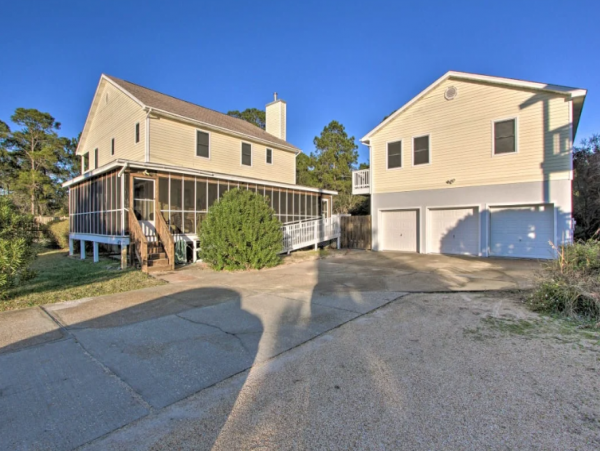 Spacious Vacation Rental with 6 Bedrooms & Pool