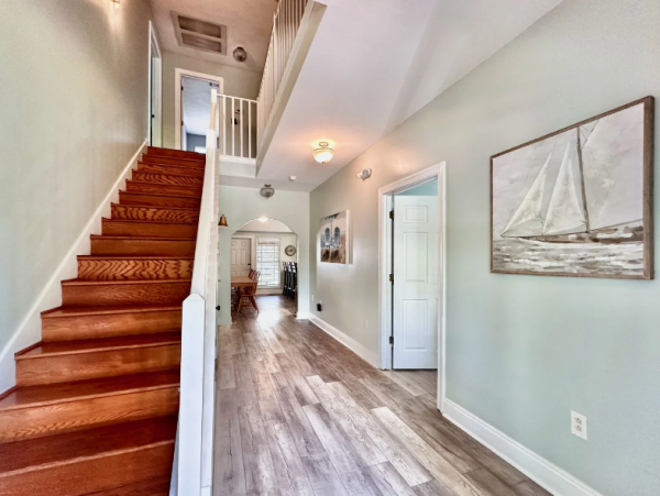 Spacious Vacation Rental with 6 Bedrooms & Pool