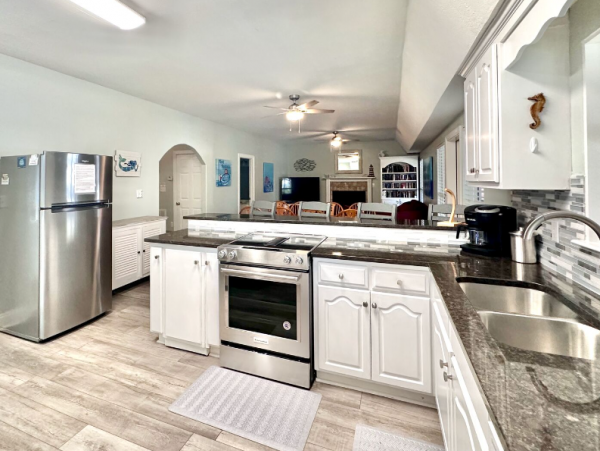 Spacious Vacation Rental with 6 Bedrooms & Pool