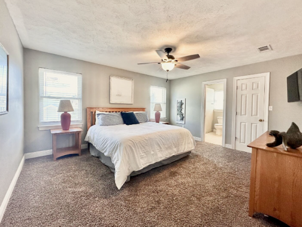 Spacious Vacation Rental with 6 Bedrooms & Pool