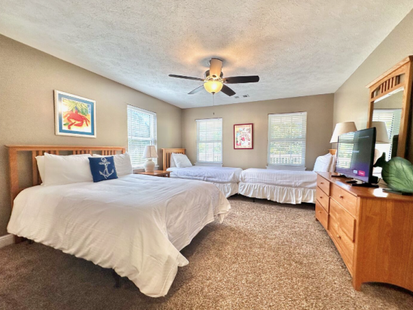 Spacious Vacation Rental with 6 Bedrooms & Pool