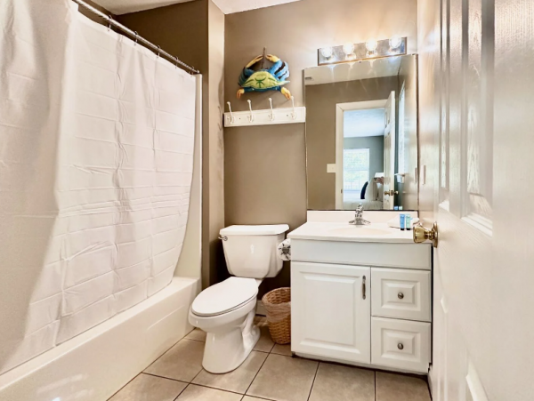 Spacious Vacation Rental with 6 Bedrooms & Pool