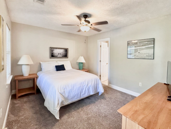 Spacious Vacation Rental with 6 Bedrooms & Pool